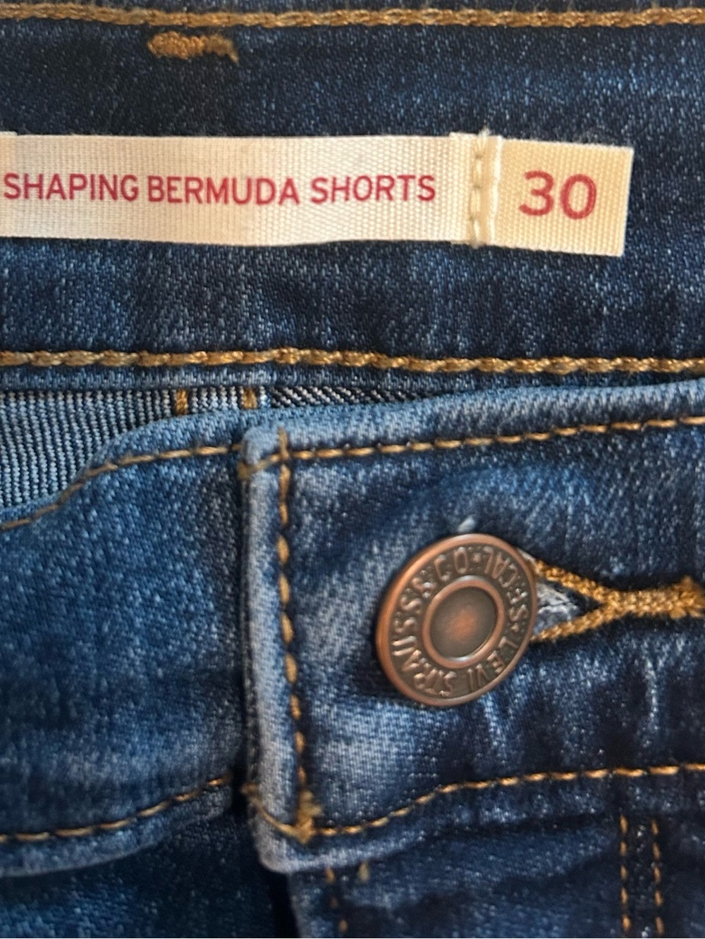 Levi's Women’s Blue Denim Jeans Shorts - Classic 5-Pocket Shaping Bermuda NWOT30 - Picture 4 of 4
